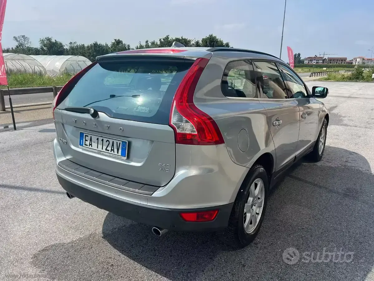 Usata Volvo XC60 Momentum 163 CV (119 kW) 2010 Argento SUV