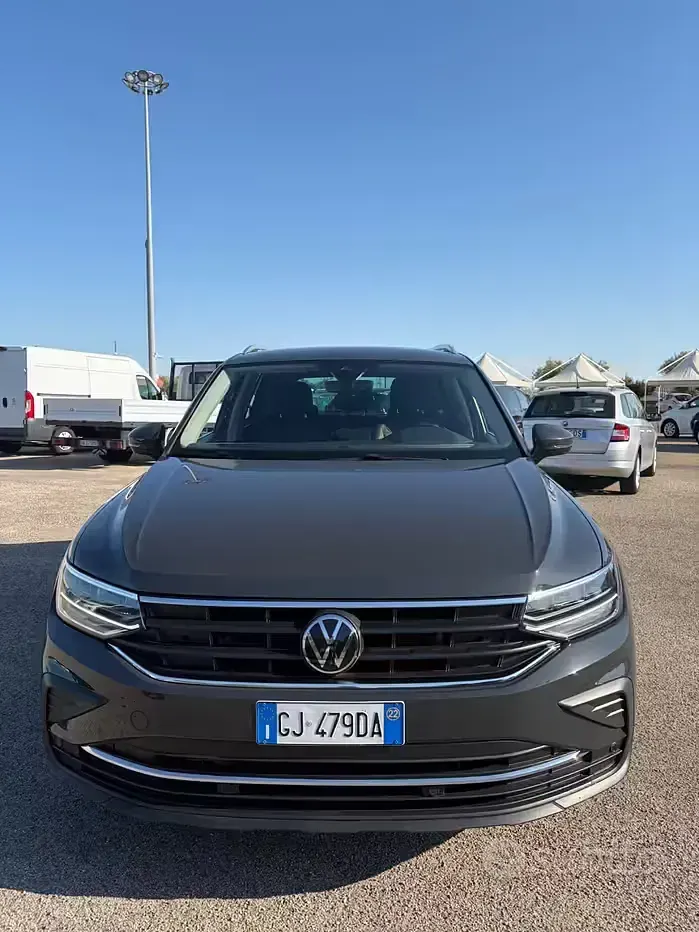Usata VW Tiguan Elegance 150 CV (110 kW) 2022 Grigio SUV