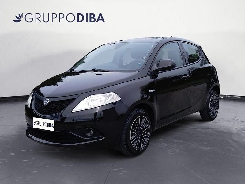 Usata Lancia Ypsilon 69 CV (50 kW) 2020 Nero Utilitaria