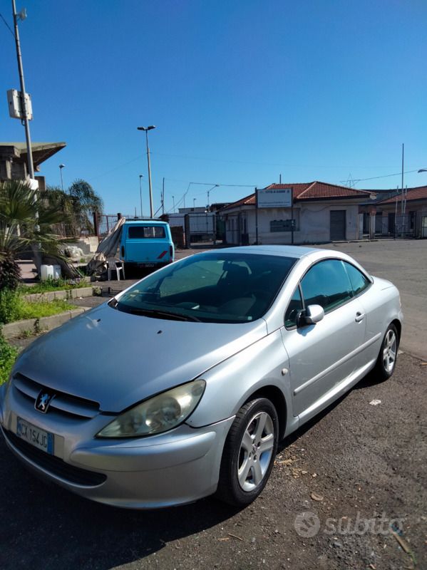 Usata Peugeot 307 CC 109 CV (80 kW) 2005 Grigio Cabrio