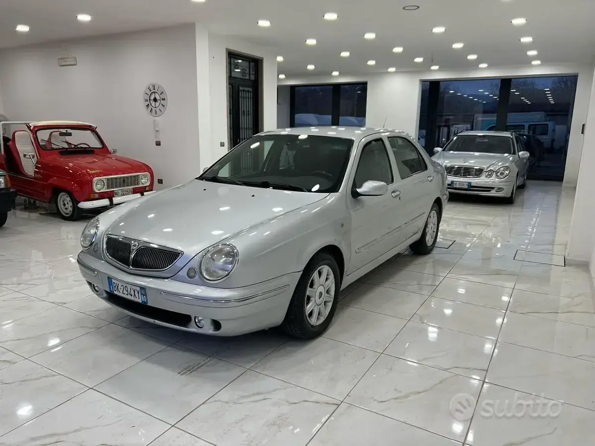 Usata Lancia Lybra 131 CV (96 kW) 2002 Grigio Berlina
