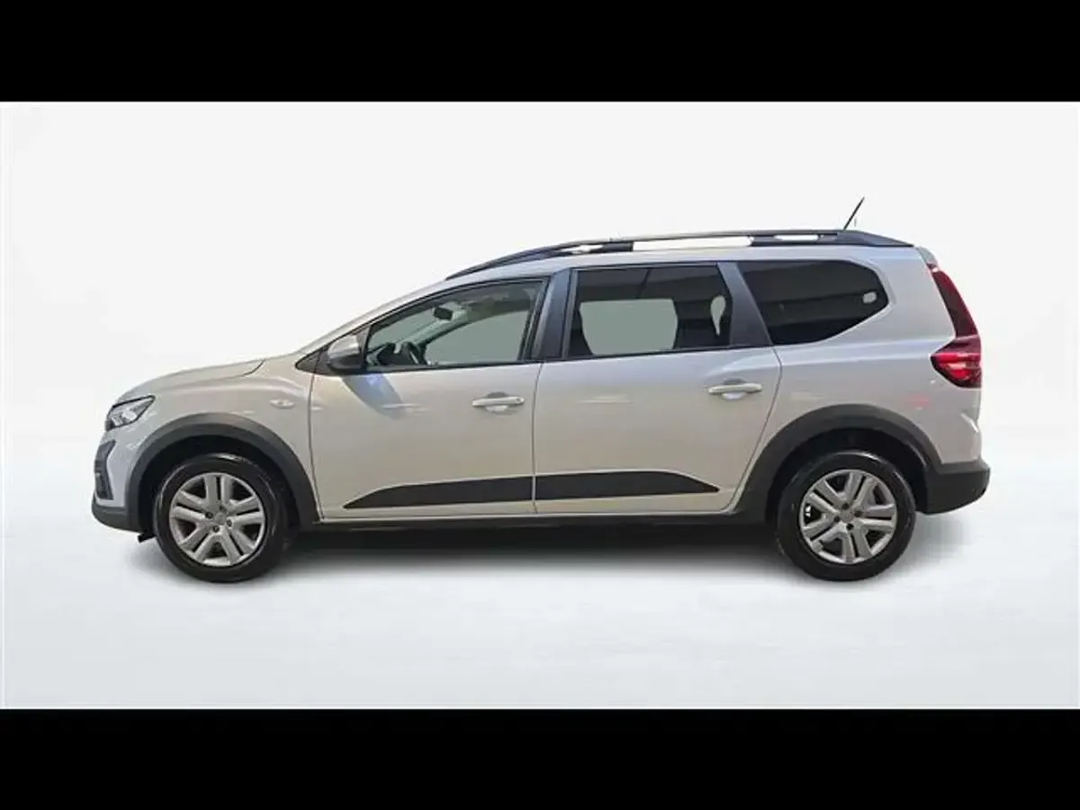 Usata Dacia Jogger Expression 101 CV (74 kW) 2023 Grigio chiaro Monovolume