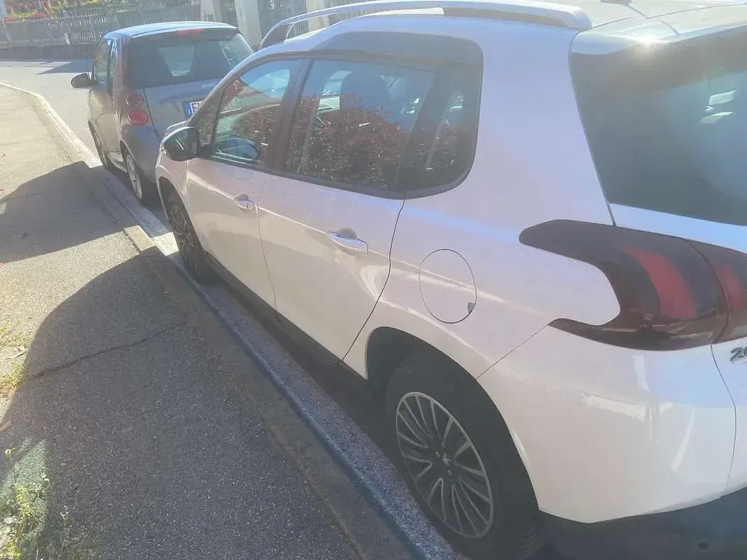 Usata Peugeot 2008 Active 102 CV (75 kW) 2018 Bianco SUV
