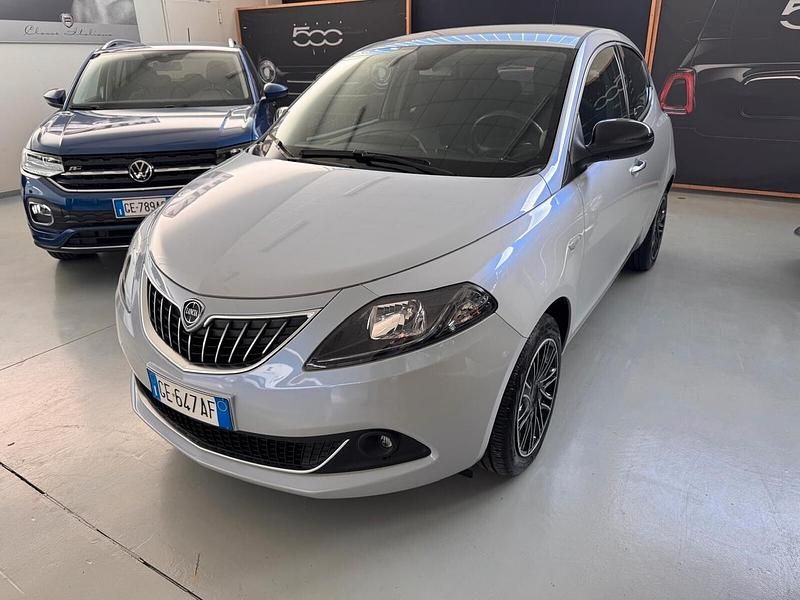 Usata Lancia Ypsilon Gold 69 CV (50 kW) 2021 Grigio Utilitaria