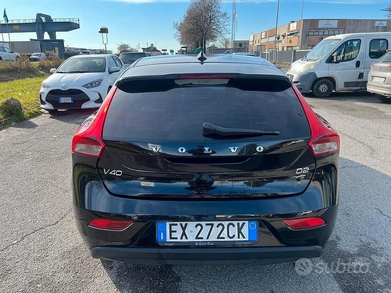 Usata Volvo V40 114 CV (83 kW) 2014 Nero Berlina