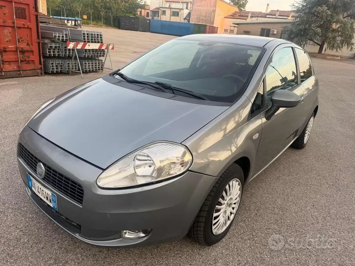 Usata Fiat Grande Punto Dynamic 65 CV (47 kW) 2006 Utilitaria