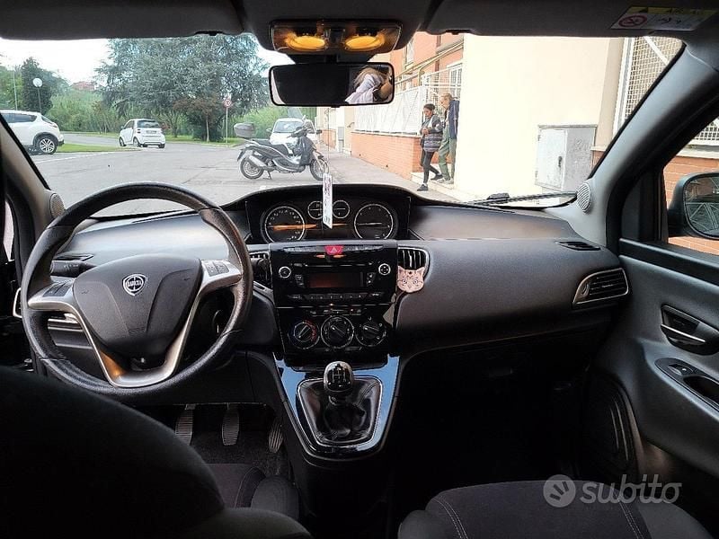 Usata Lancia Ypsilon 95 CV (69 kW) 2015 Nero Utilitaria