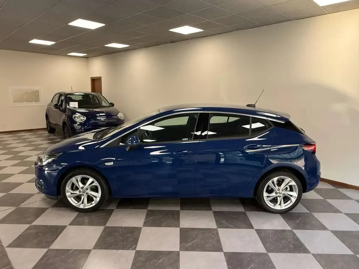 Usata Opel Astra Dynamic 110 CV (80 kW) 2018 Blu/azzurro Berlina