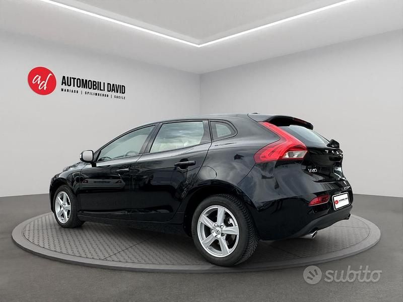 Usado Volvo V40 Business Edition 120 CV (88 kW) 2018 Negro Berlina