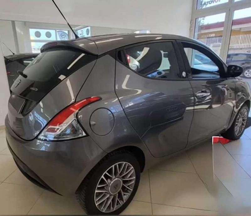 Usata Lancia Ypsilon 71 CV (52 kW) 2012 Utilitaria