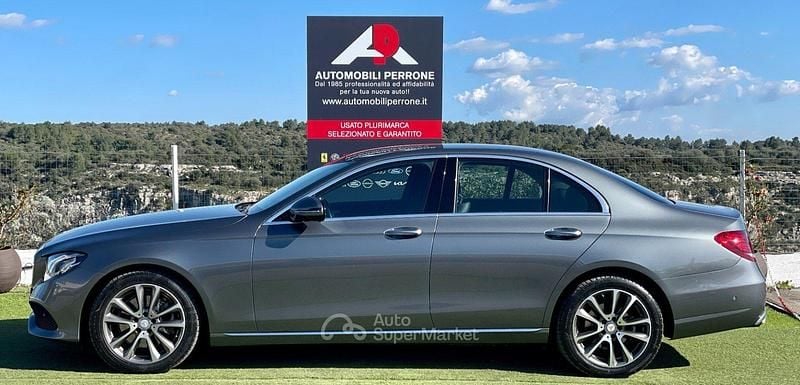 Usata Mercedes E220 Business 194 CV (142 kW) 2017 Grigio Berlina