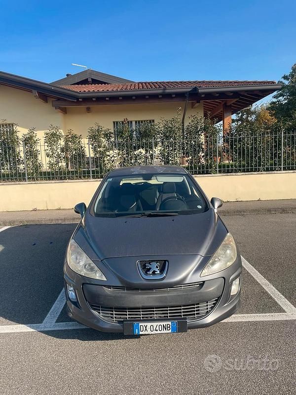 Grigio Usata 2009 Peugeot 308 Premium Tre volumi | 1900 € (Super prezzo) - Immagine 1/4