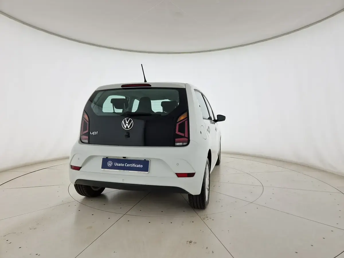 Usata VW up! Move 65 CV (47 kW) 2023 Pure white Utilitaria