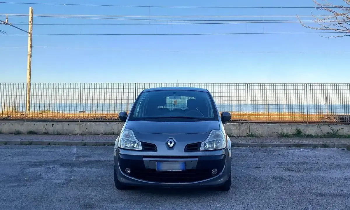 Usata Renault Grand Modus 75 CV (55 kW) 2009 Grigio Monovolume