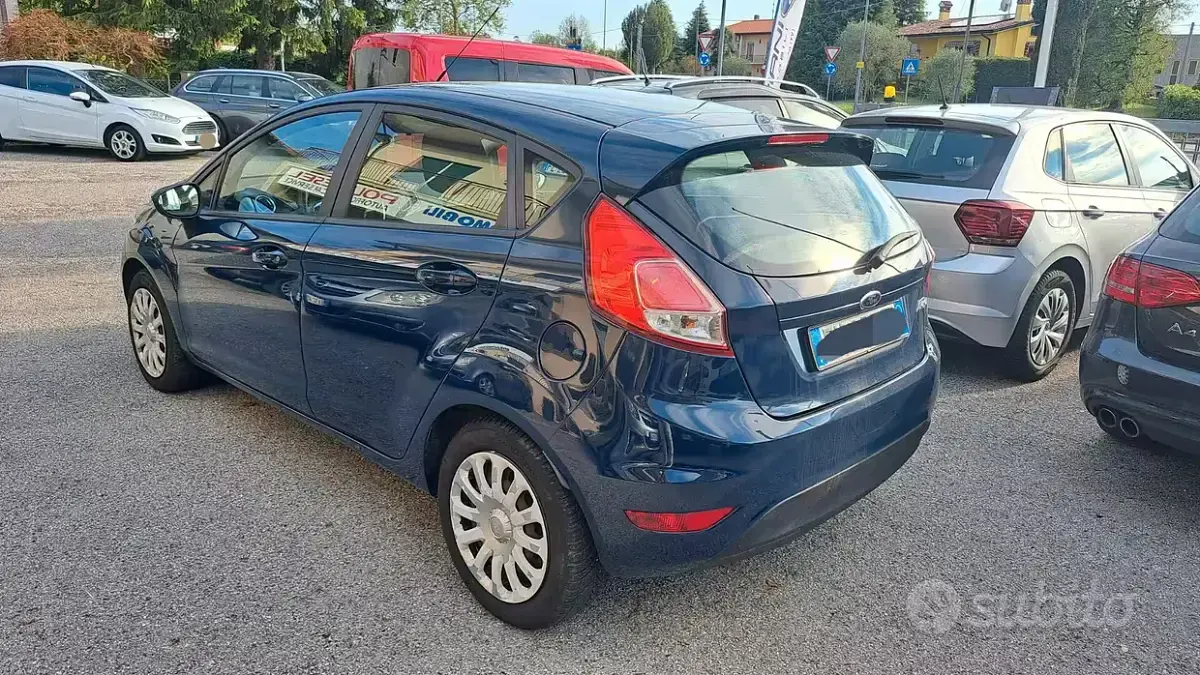 Usata Ford Fiesta 60 CV (44 kW) 2014 Bluazzurro Utilitaria