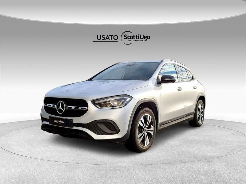 Usata Mercedes GLA200 150 CV (110 kW) 2021 Argento SUV