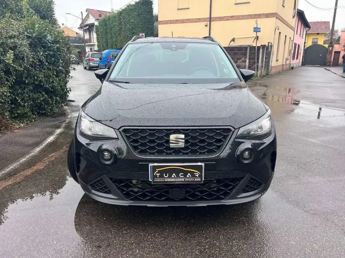 Käytetty Seat Arona Style 116 HP (85 kW) 2025 Musta Katumaasturi