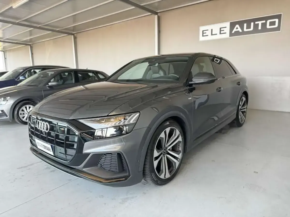 Usata Audi Q8 S-Line 286 CV (210 kW) 2022 Grigio daytona SUV