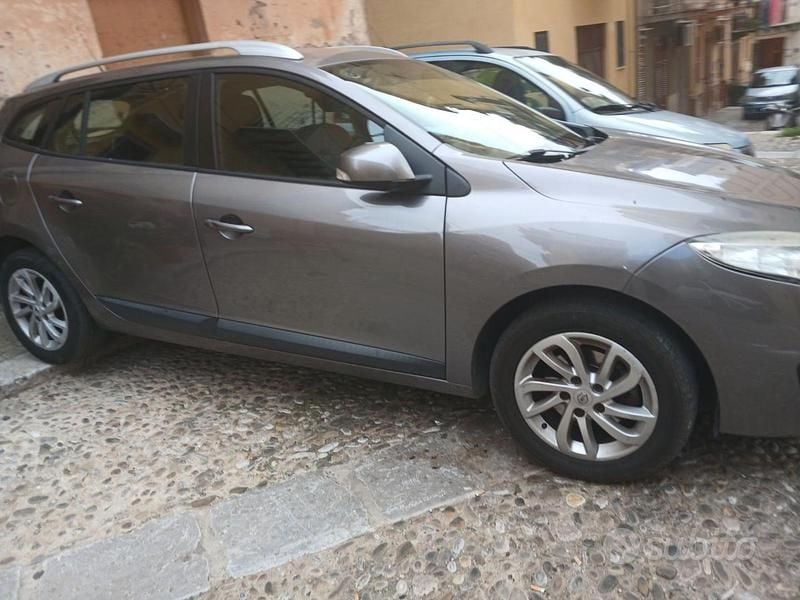 Usata Renault Mégane GrandTour 110 CV (80 kW) 2013 Grigio Station wagon