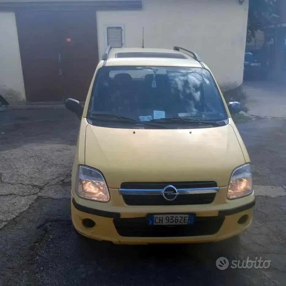Usata Opel Agila 60 CV (44 kW) 2004 Giallo Monovolume