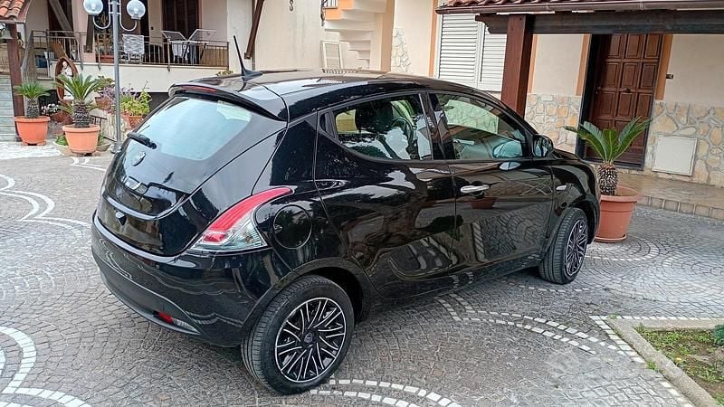 Usata Lancia Ypsilon Gold 69 CV (50 kW) 2023 Utilitaria