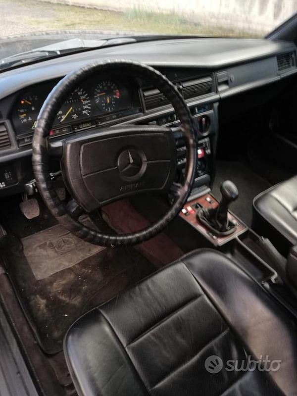 Usata Mercedes 190 185 CV (136 kW) 1988 Nero Berlina