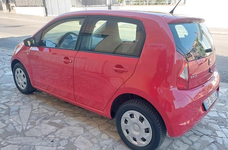 Usata Seat Mii 50 CV (36 kW) 2024 Rosso Utilitaria