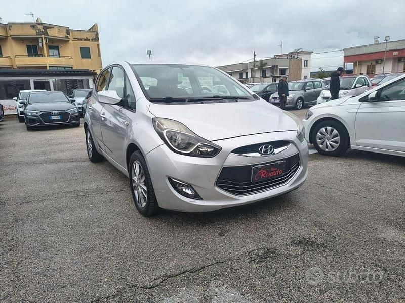 Usata Hyundai ix20 Comfort 90 CV (66 kW) 2013 Grigio Utilitaria