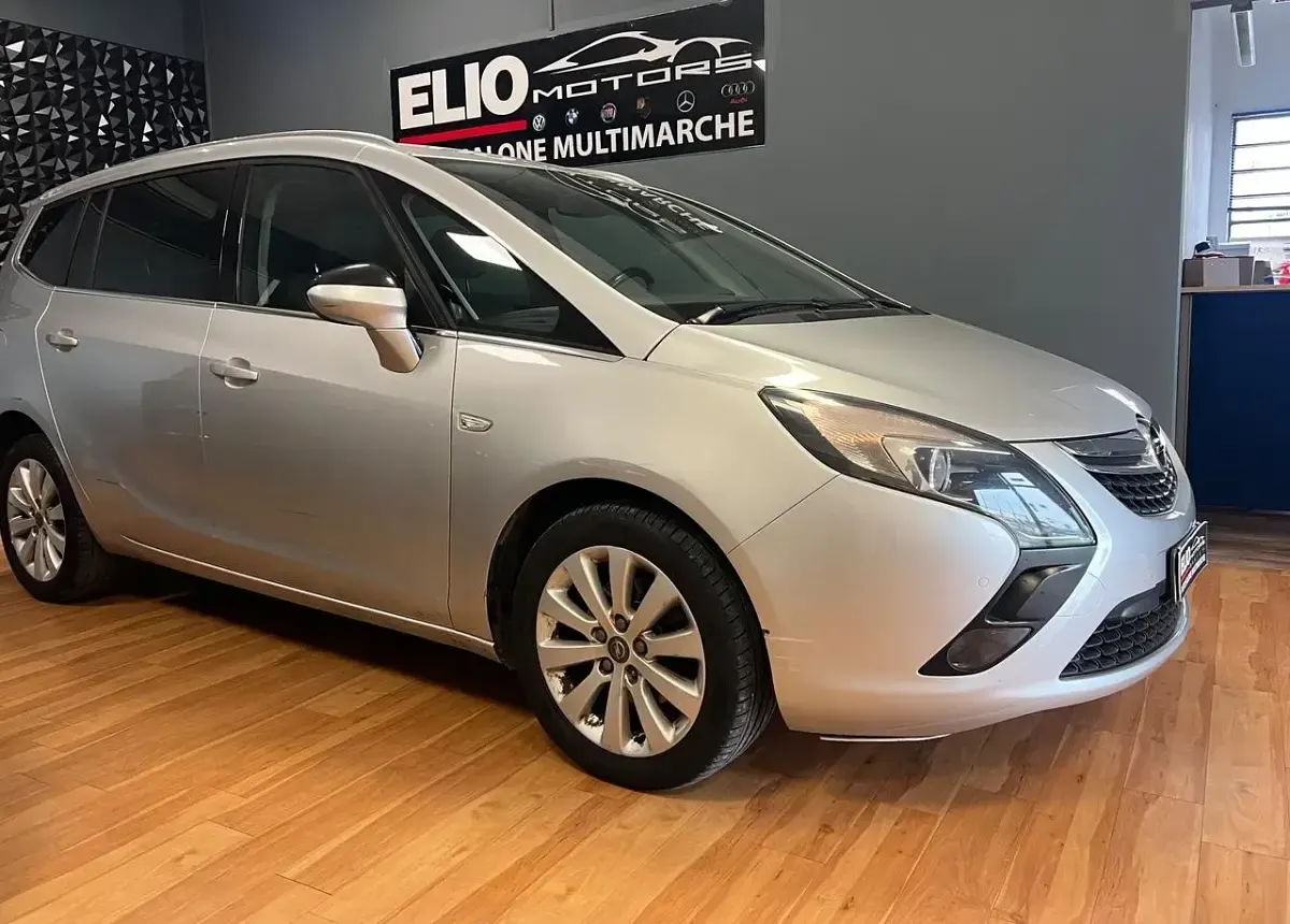 Usata Opel Zafira Tourer Cosmo 149 CV (109 kW) 2013 Argento Monovolume