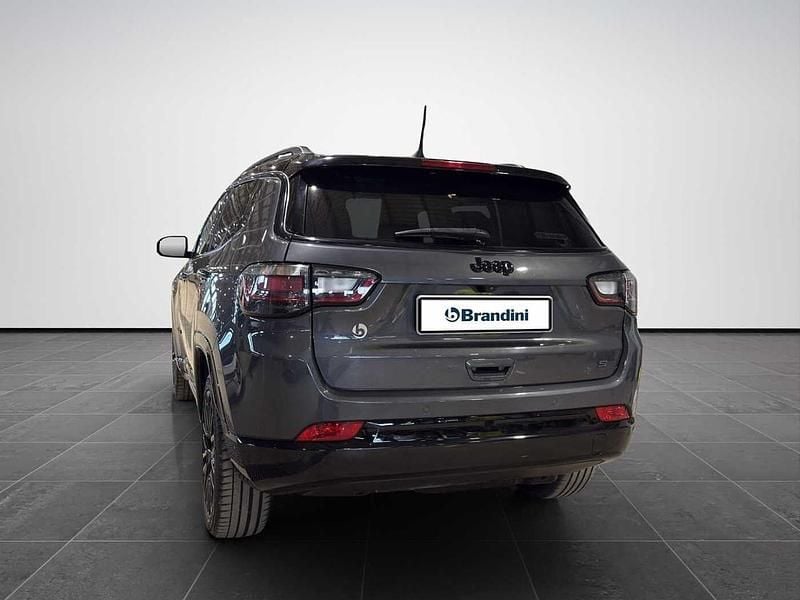 Usata Jeep Compass 131 CV (96 kW) 2024 Graphite grey con tetto nero SUV