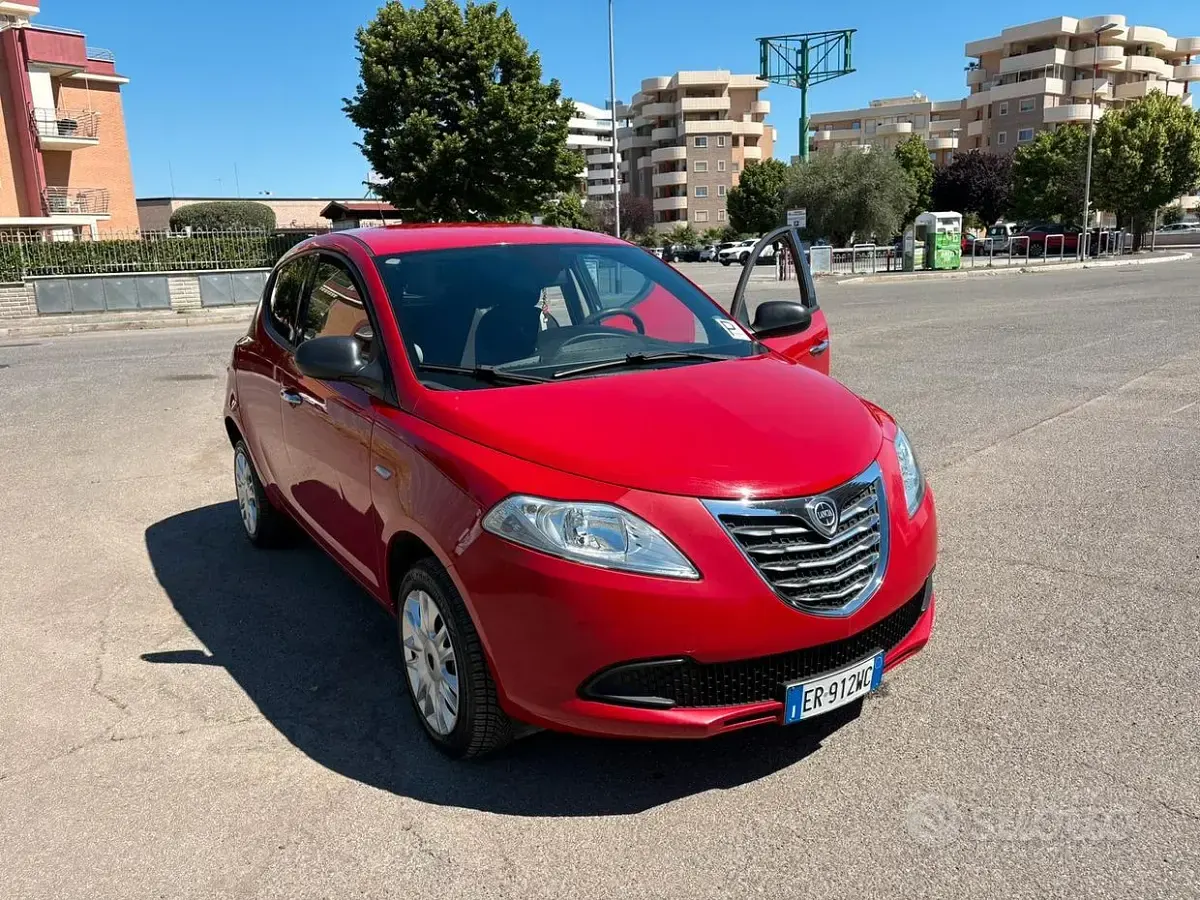 Usata Lancia Ypsilon 85 CV (62 kW) 2013 Rosso Utilitaria