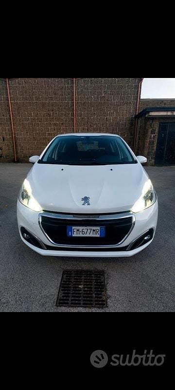 Usata Peugeot 208 Allure 75 CV (55 kW) 2018 Nero Utilitaria