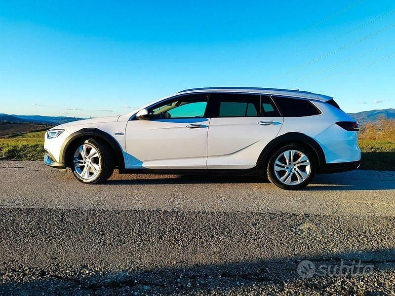 Usata Opel Insignia Country Tourer Exklusiv 170 CV (125 kW) 2018 Bianco Station wagon