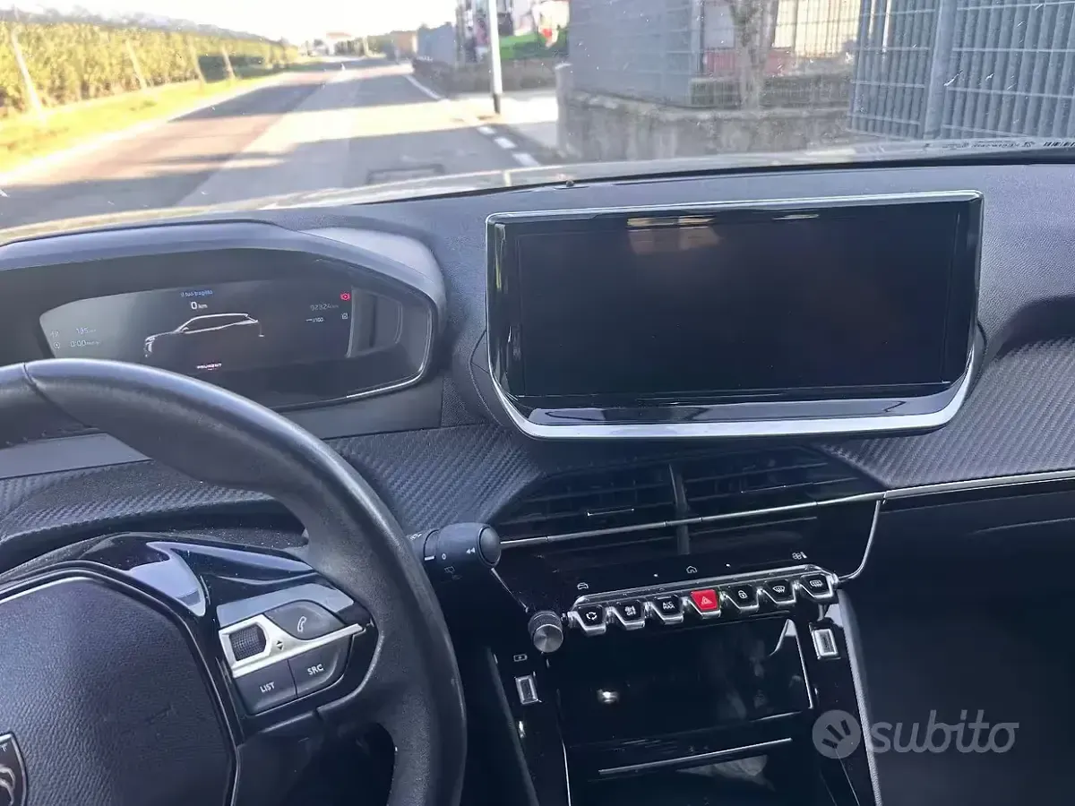 Usata Peugeot 2008 130 CV (95 kW) 2024 Bluazzurro SUV