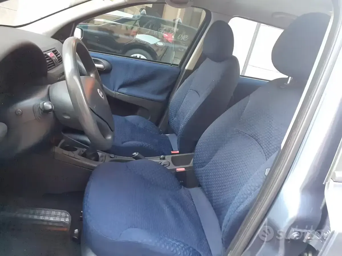 Usata Fiat Stilo 103 CV (75 kW) 2001 Bluazzurro Utilitaria
