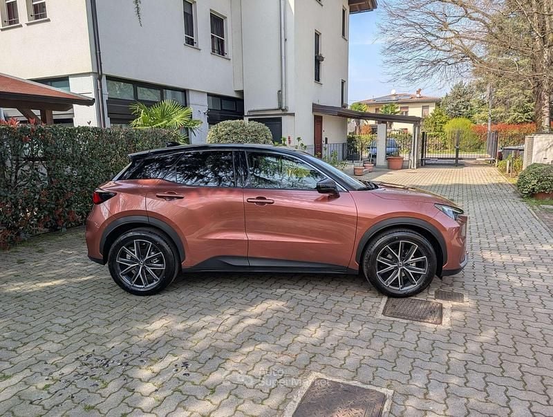 Usata Lexus LBX 91 CV (66 kW) 2025 Bitone sonic copper black SUV