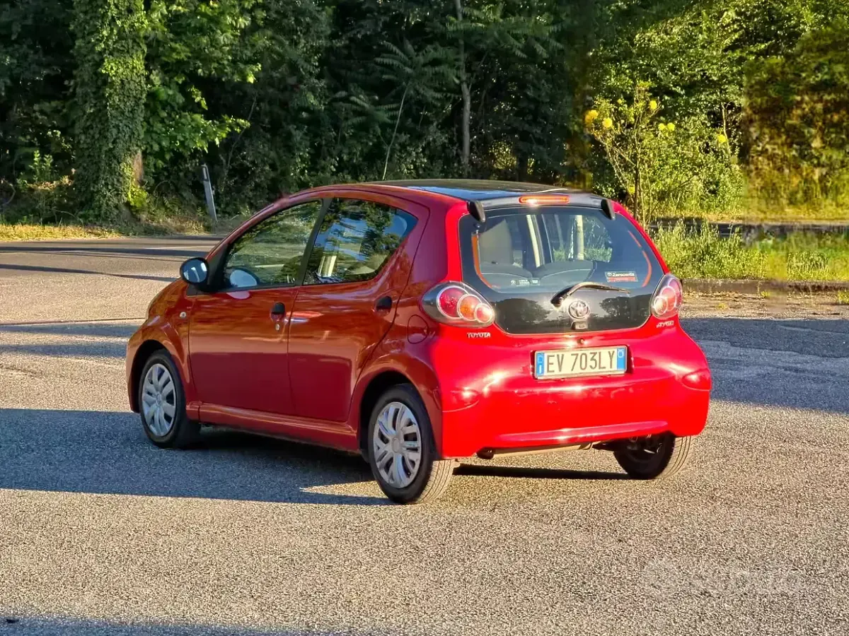 Usata Toyota Aygo Cool 68 CV (50 kW) 2014 Rosso Utilitaria