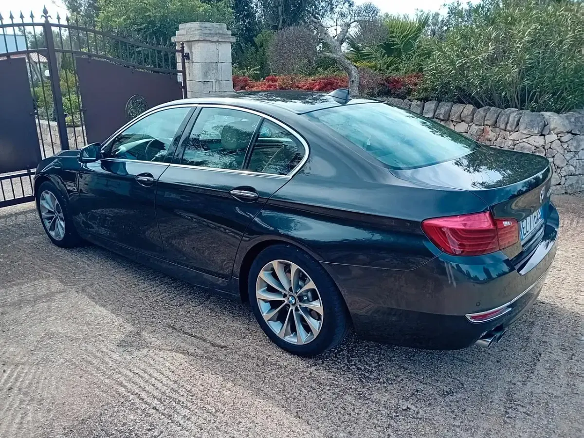 Usata BMW 520 Luxury Line 190 CV (139 kW) 2015 Argento Berlina