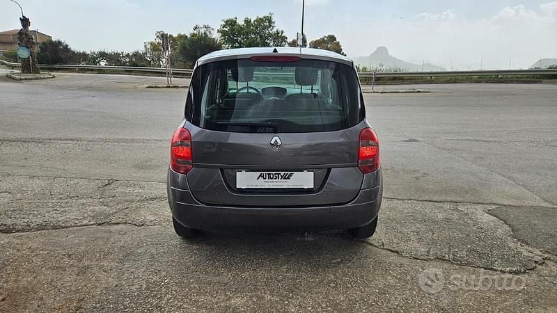 Usata Renault Modus 75 CV (55 kW) 2008 Grigio Monovolume