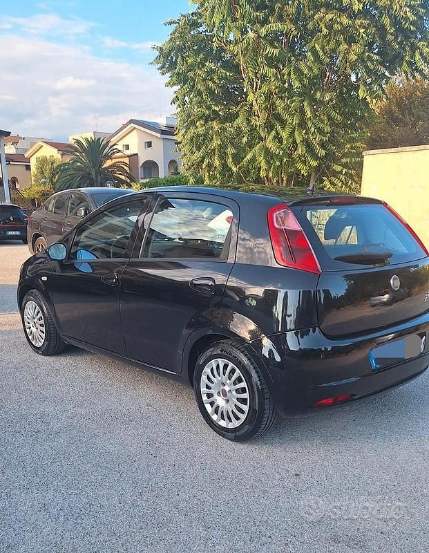 Nero Usata 2009 Fiat Punto Due volumi | 4500 € (Molto cara) - Immagine 1/4