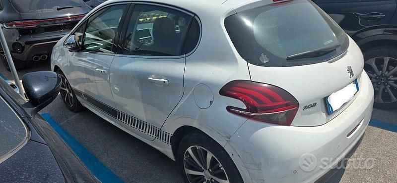 Usata Peugeot 208 75 CV (55 kW) 2016 Bianco Utilitaria