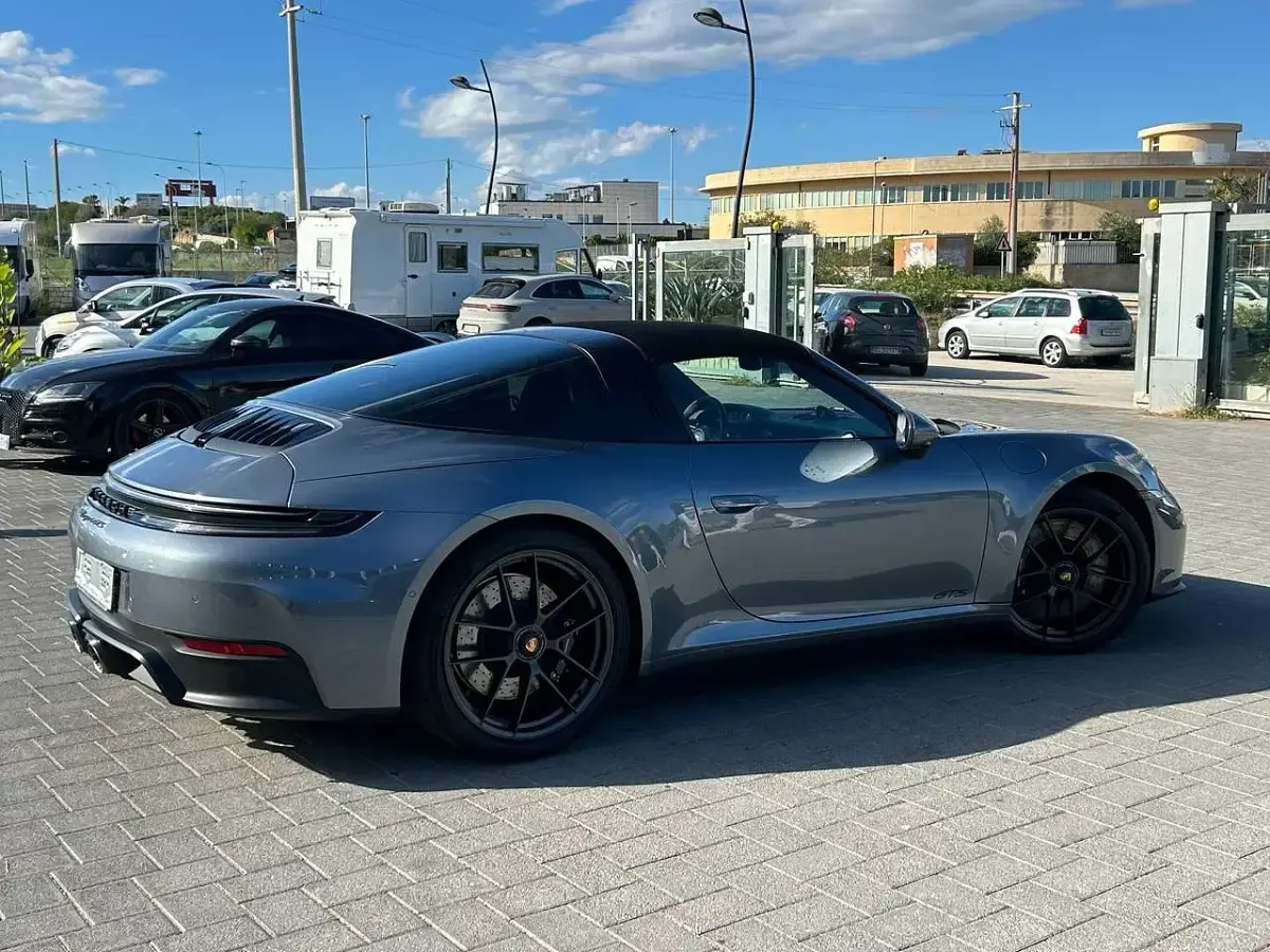 Nuova Porsche 992 485 CV (356 kW) 2025 Grigio Cabrio