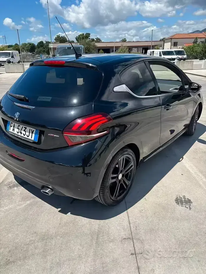 Usata Peugeot 208 GT-line 120 CV (88 kW) 2015 Nero Utilitaria