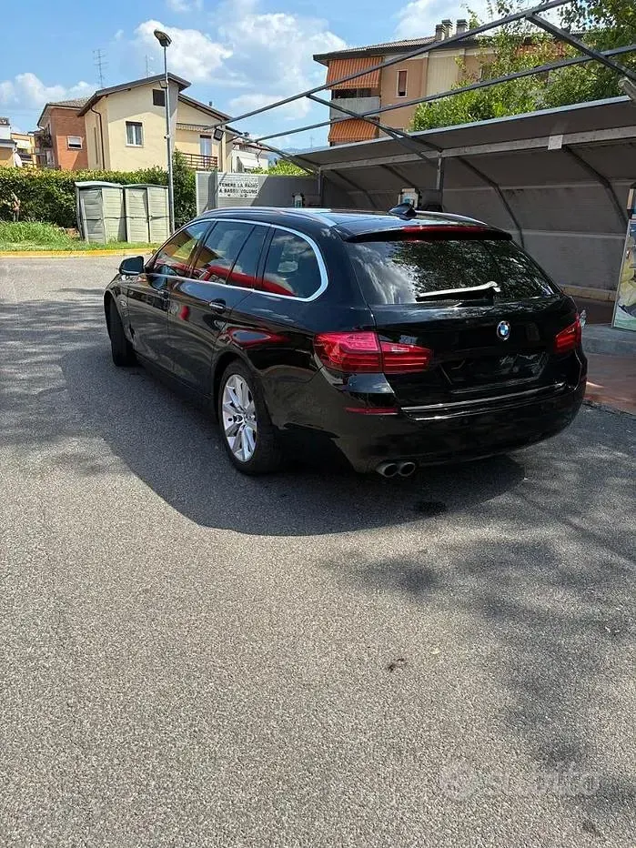 Usata BMW 520 Luxury Line 190 CV (139 kW) 2014 Nero Station wagon