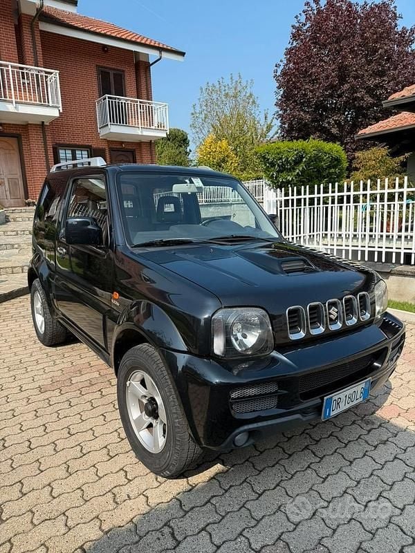 Second-hand Suzuki Jimny 86 CP (63 kW) 2008 Negru SUV