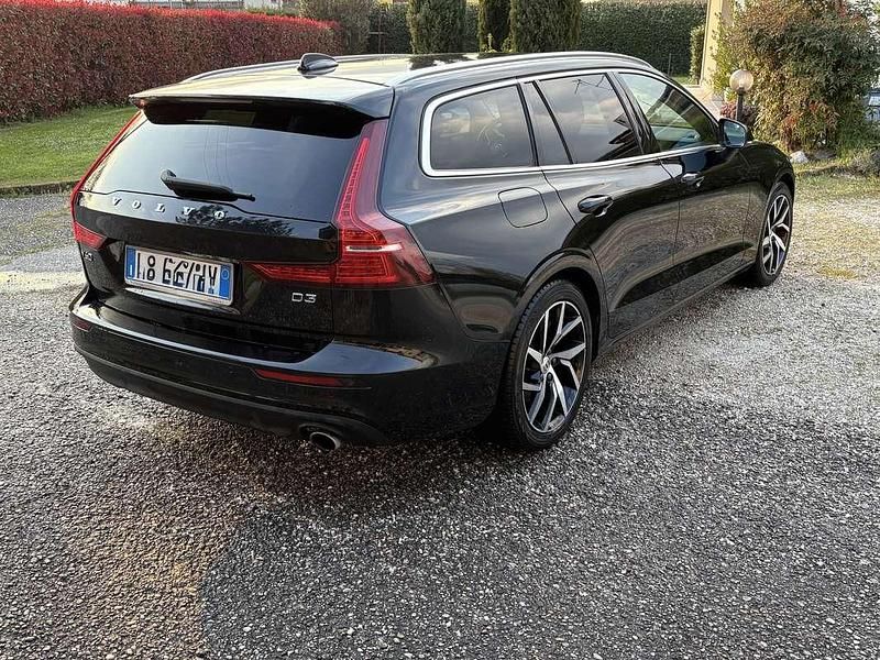 Usata Volvo V60 Business Edition 150 CV (110 kW) 2018 Nero Station wagon