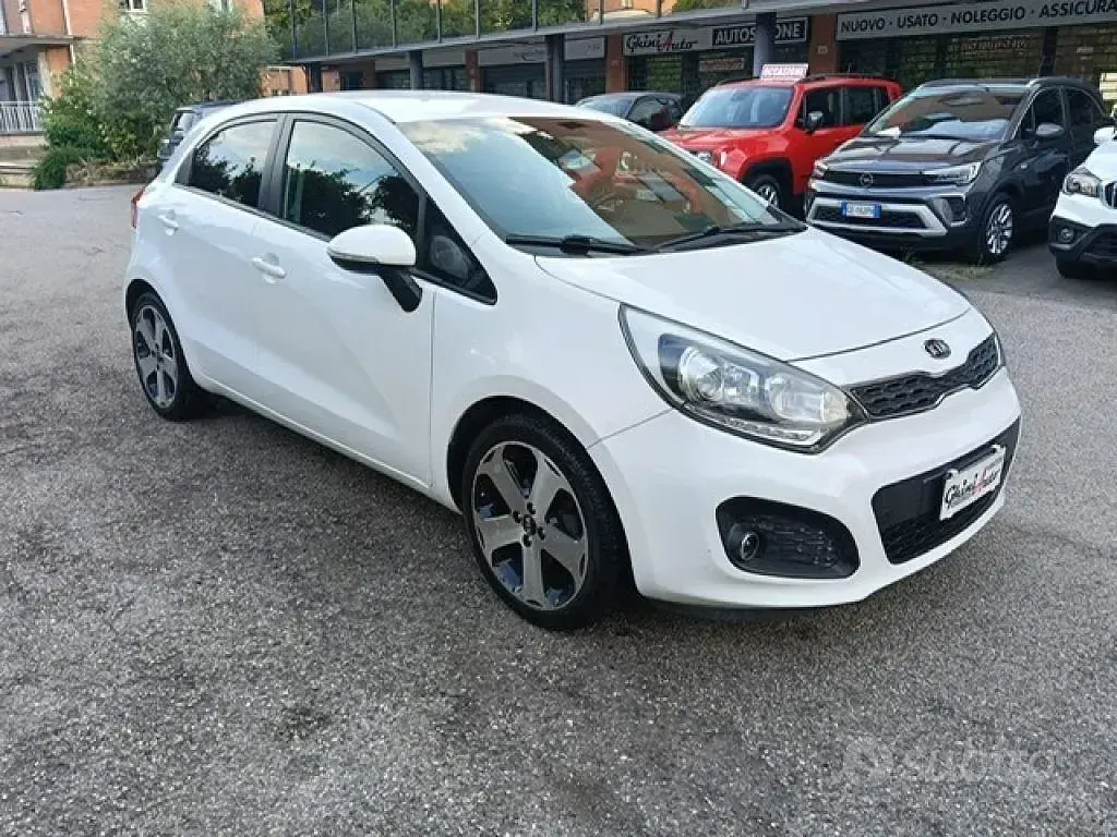 Usata Kia Rio 75 CV (55 kW) 2014 Bianco Berlina