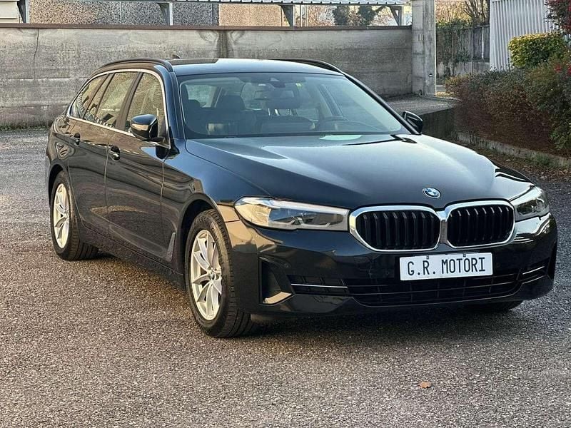 Usata BMW 520 Luxury Line 190 CV (139 kW) 2022 Nero Station wagon