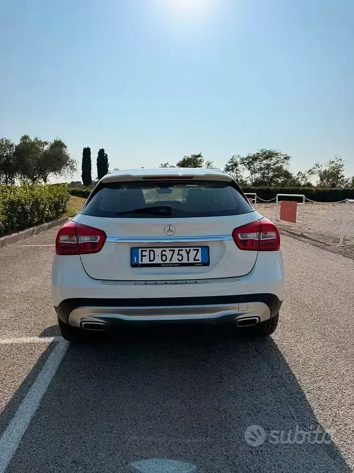 Usata Mercedes GLA180 109 CV (80 kW) 2016 Bianco SUV