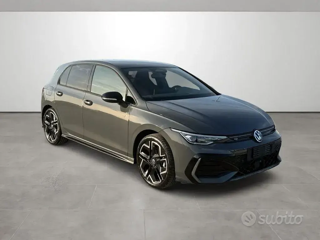 Ny VW Golf VIII R-line 150 HK (110 kW) 2026 Grå Sedan